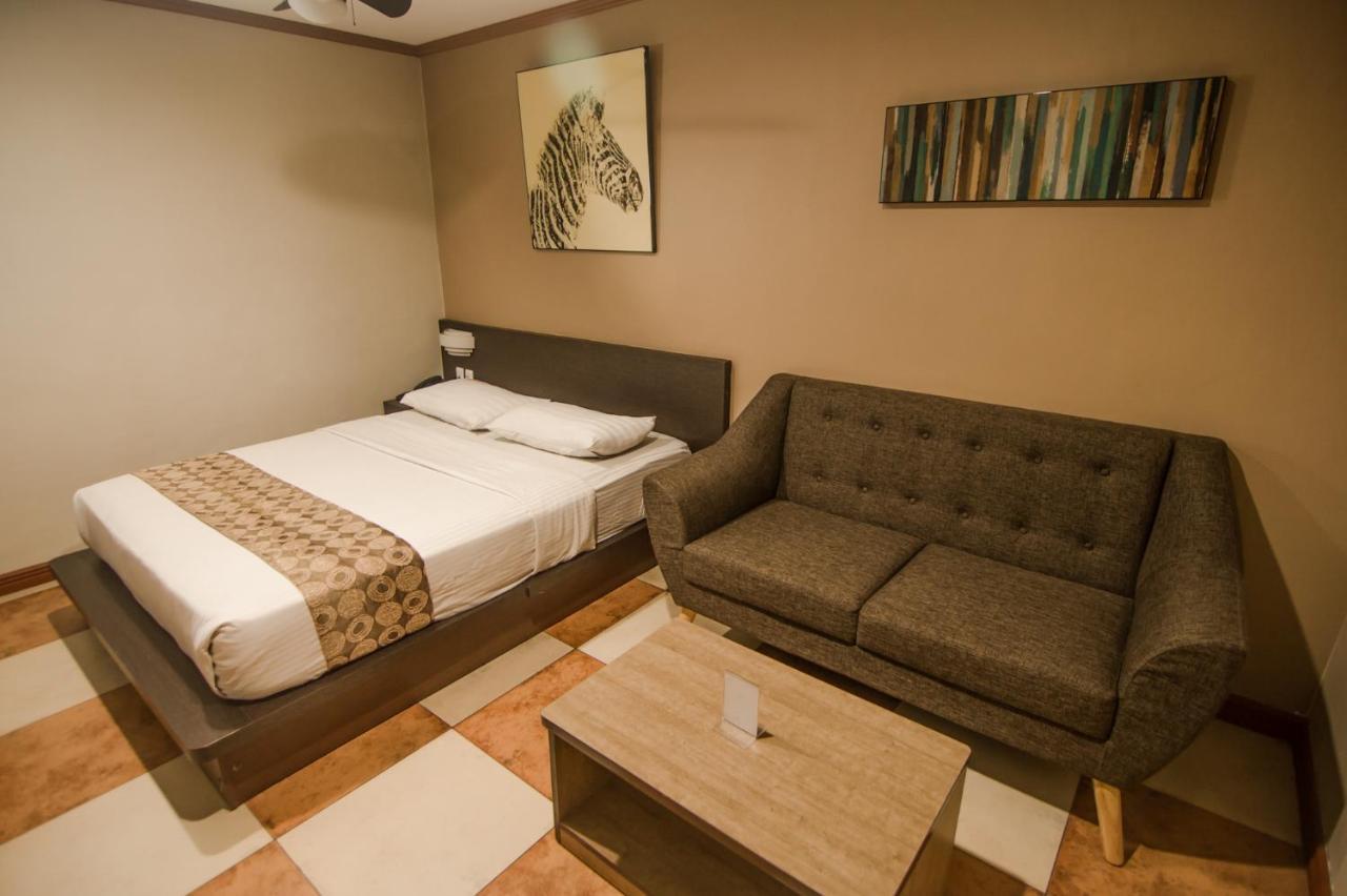 Dg Grami Hotel Paranaque City Exterior photo